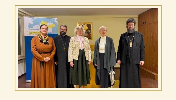 Das Gruppenbild zeigt die Teilnehmer und Gäste des Symposiums. Foto: ROK-Gemeinde Würzburg