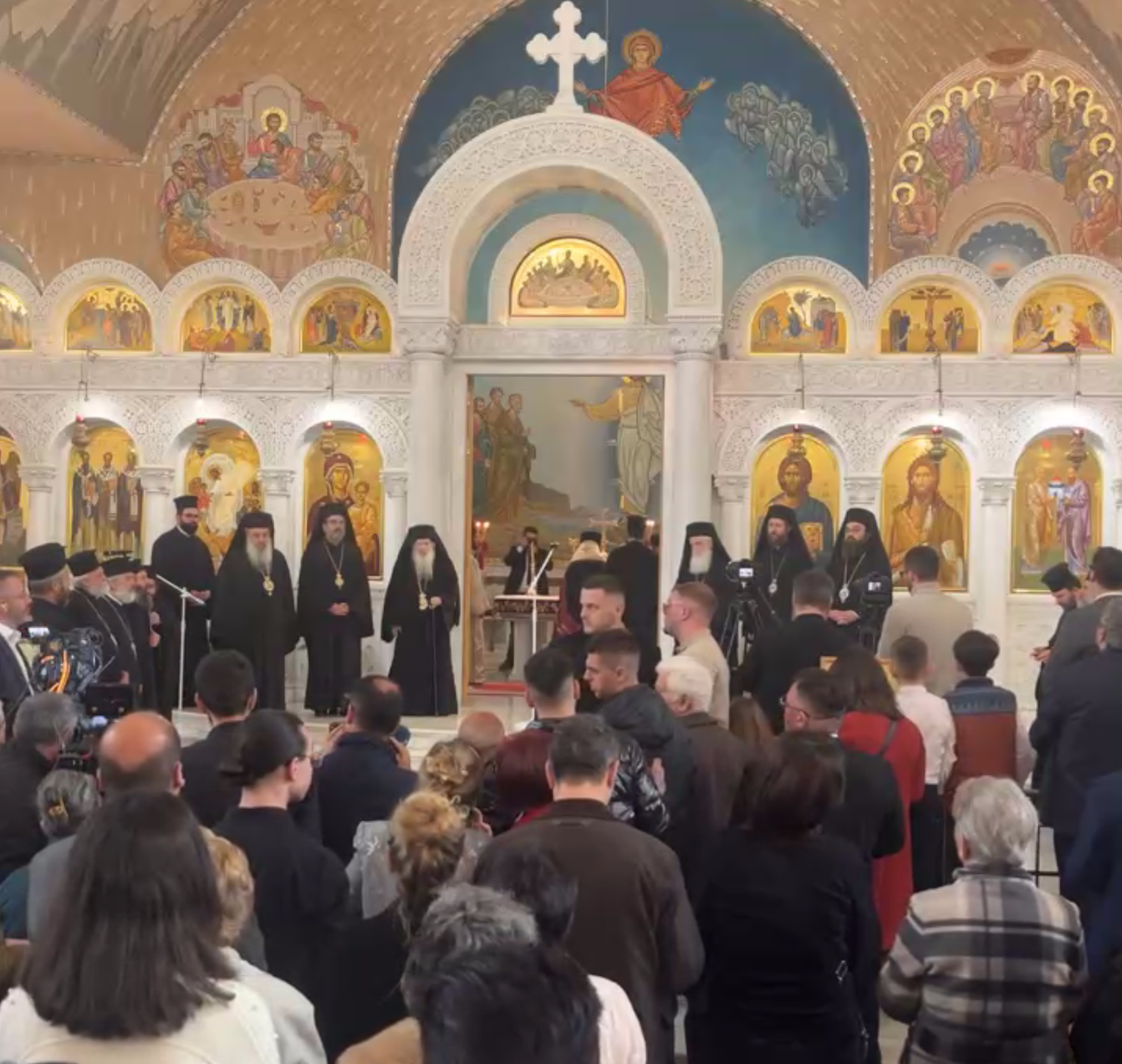 Neuer Oberhaupt der Albanischen Kirche wurde Metropolit Ioannis von Korça Foto 1