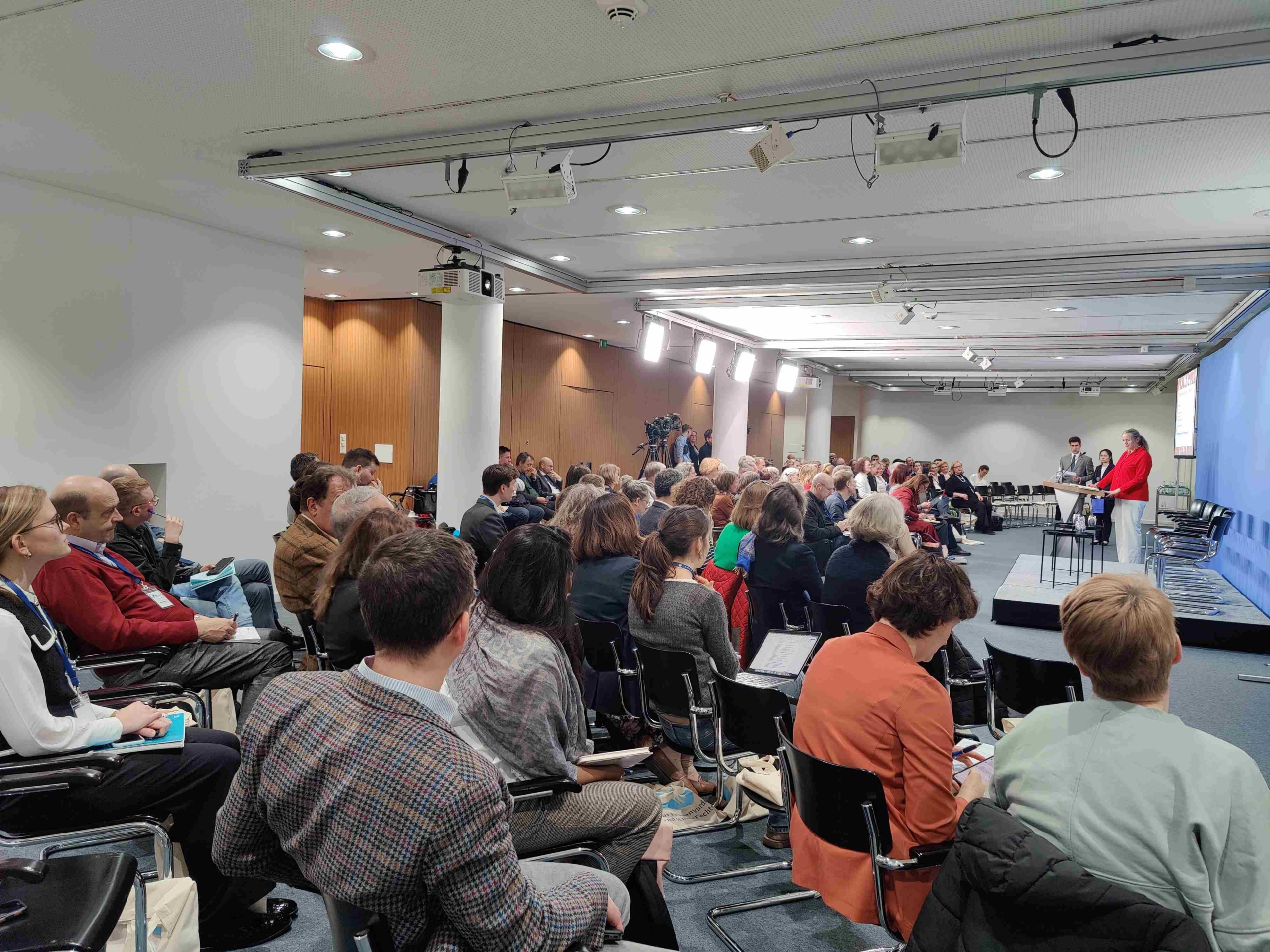 „Frauen verstehen nicht, worauf sie sich einlassen“ – Autorin Birgit Kelle фото 1