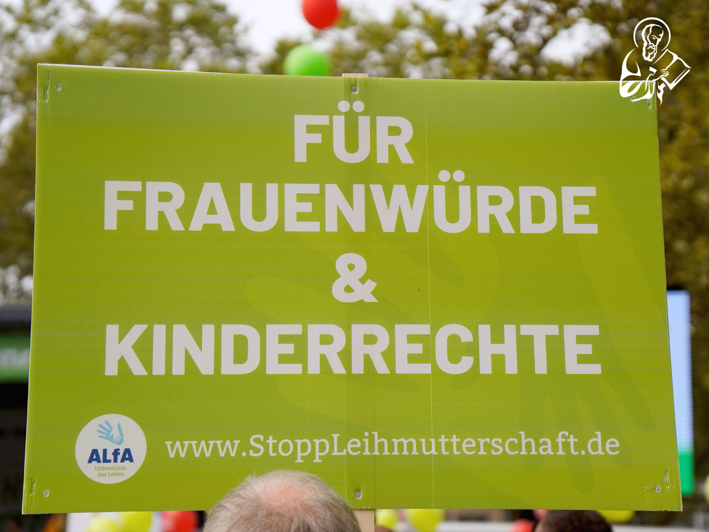 &bdquo;F&uuml;r Frauenw&uuml;rde & Kinderrechte&ldquo;: Ein Plakat beim K&ouml;lner Marsch f&uuml;r das Leben richtet sich gegen Leihmutterschaft.