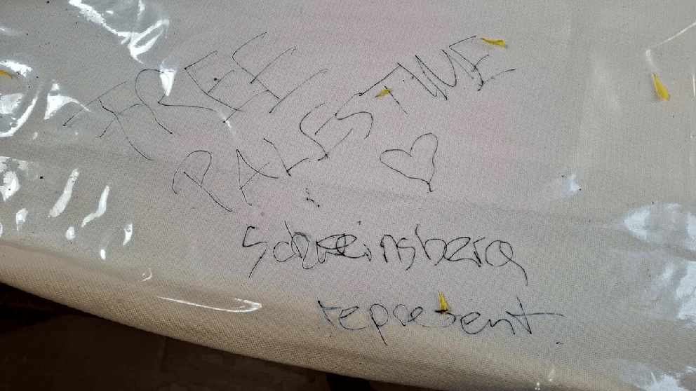 Eine 200 Jahre alte Jesus-Figur wurde in Hessen beschmiert  фото 1