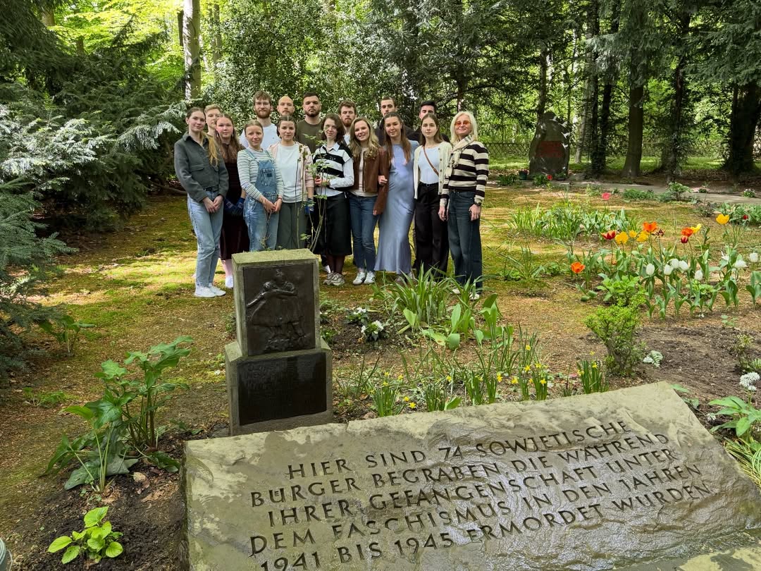 In Köln reinigte orthodoxe Jugend sowjetische Kriegsgräber фото 1