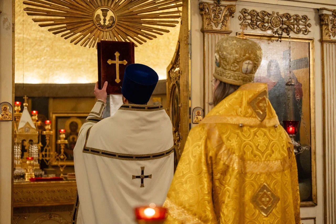 Metropolit Mark feierte Seelensamstag in der Kirche des heiligen Nikolaus фото 1