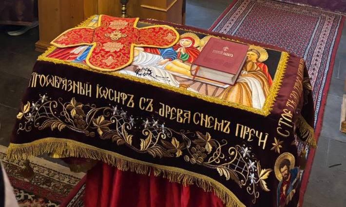 Ausbringung des Grabtuches in der Gemeinde der hl. Konstantin und Helena фото 1