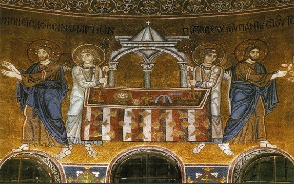 Christus der himmlische Hohepriester bringt Sich Selbst in der Liturgie dar. Ausschnitt aus einem byzantinischen Wandmosaik in der Sophienkathedrale in Kiew, Ukraine.
