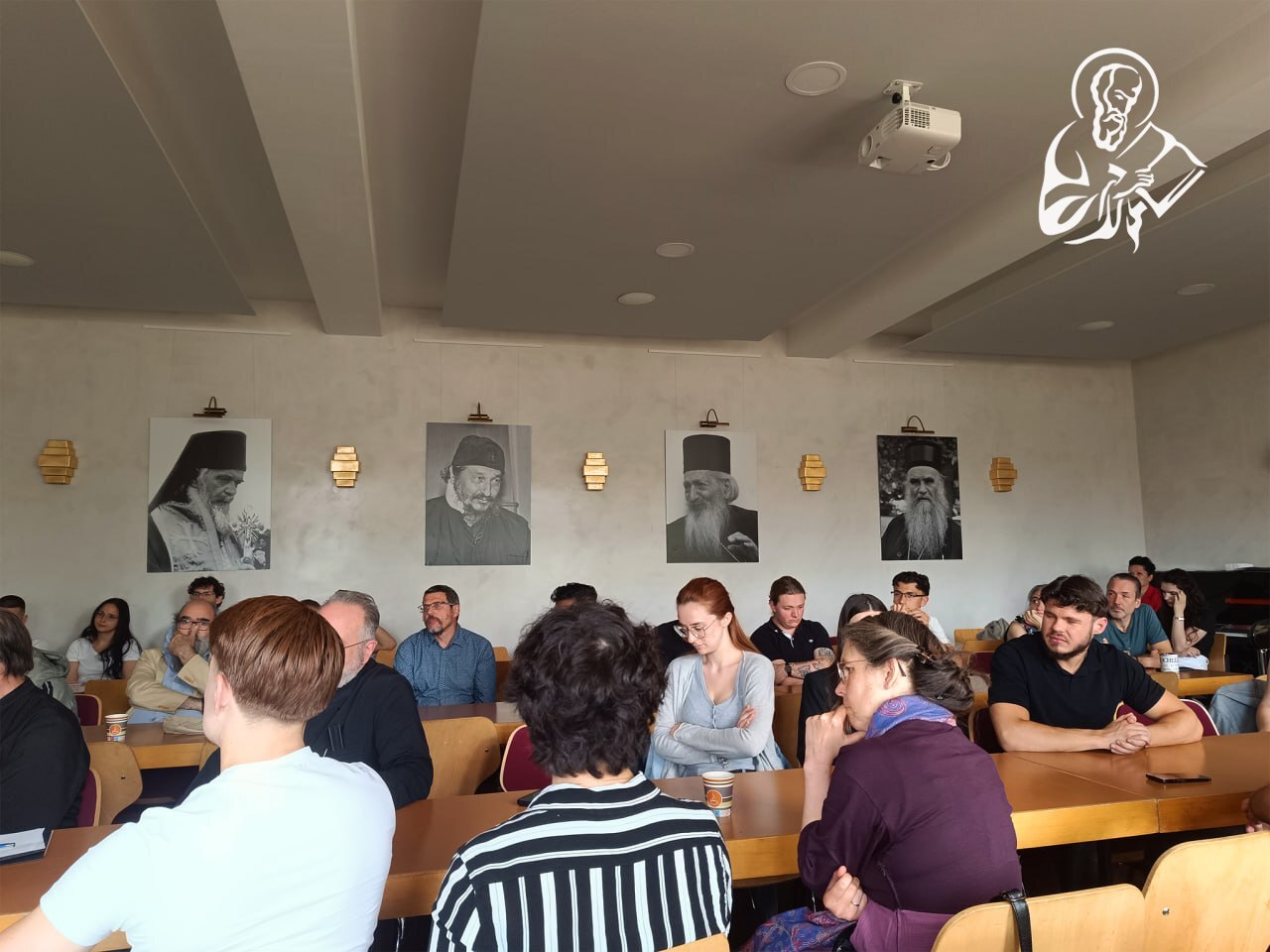 Sechs Monate, die eine Gemeinschaft geschaffen haben - Foto 1