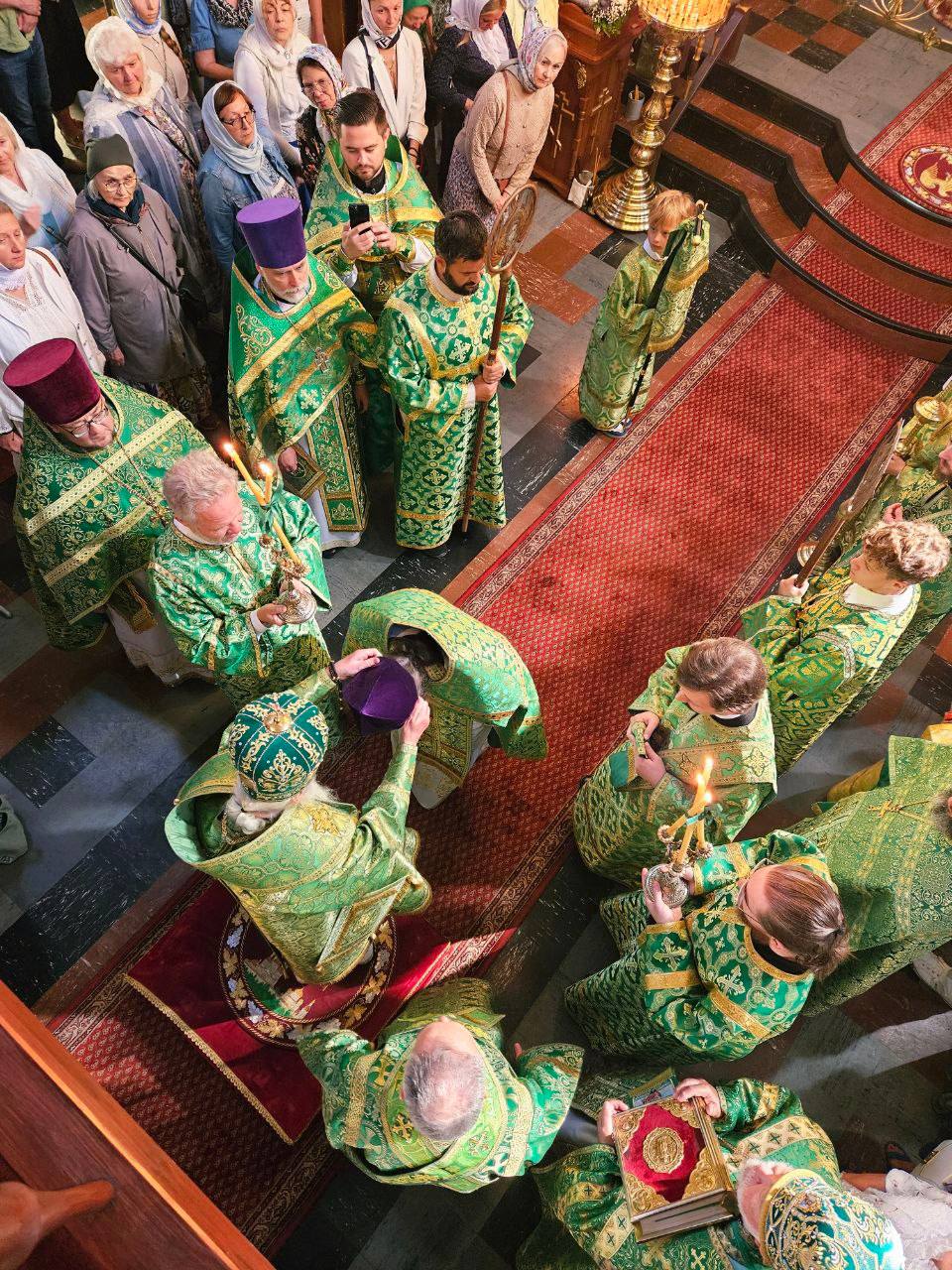 Metropolit Mark leitete Patronatsfest in Hamburg und zeichnete Priester aus - Foto 1