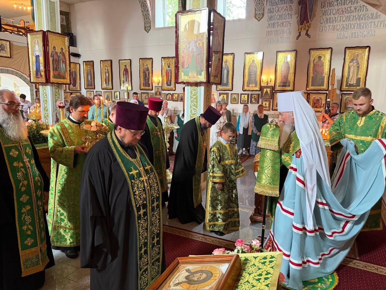 Metropolit Mark zelebriert Patronatsfest zu Ehren des heiligen Seraphim von Sarow - Foto 1